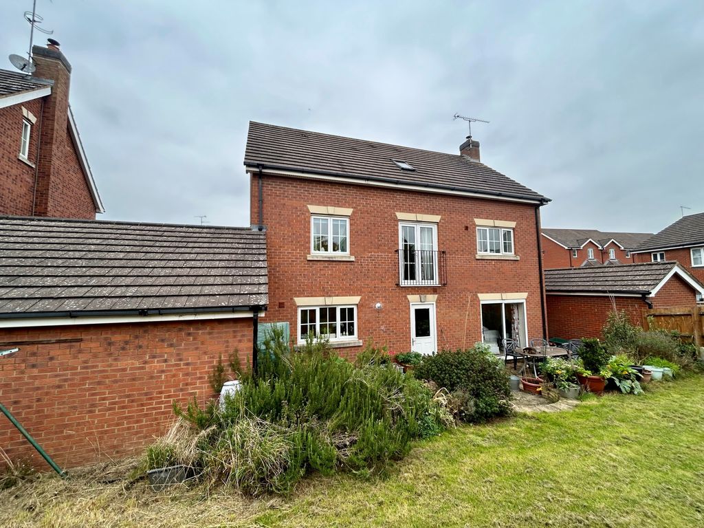 Property photo 3 of 21 Rear