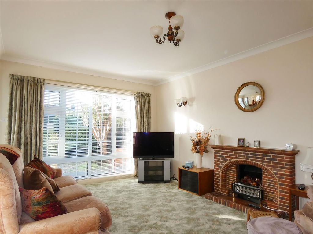 Property photo 3 of 16 Lounge/Dining Room