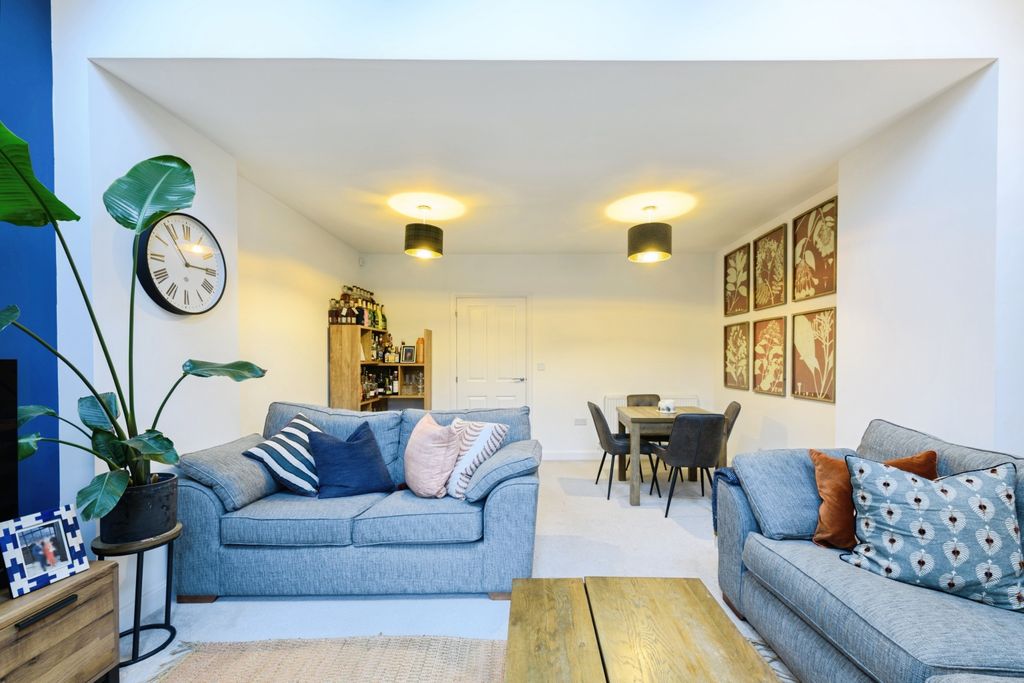 Property photo 3 of 20 Lounge/Diner