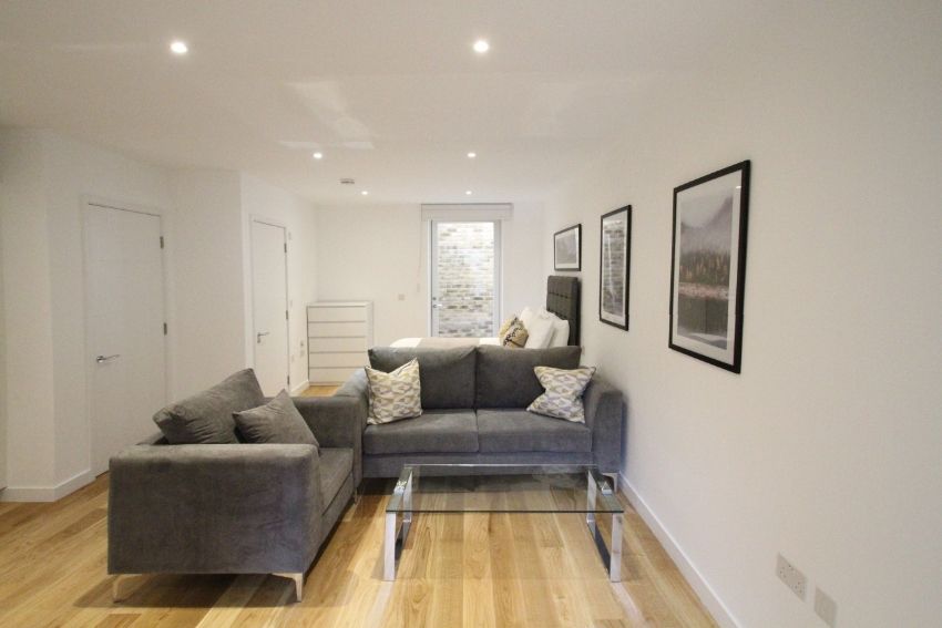 Property photo 2 of 8 Hand Axe Yard, St Pa