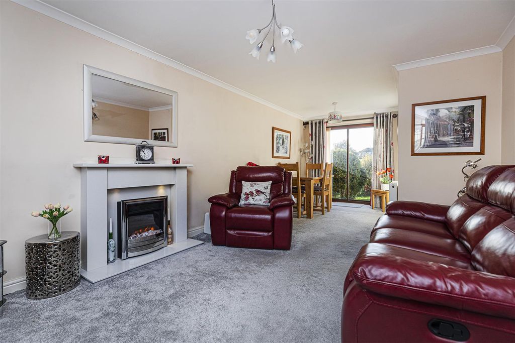 Property photo 2 of 29 Living/Dining Room