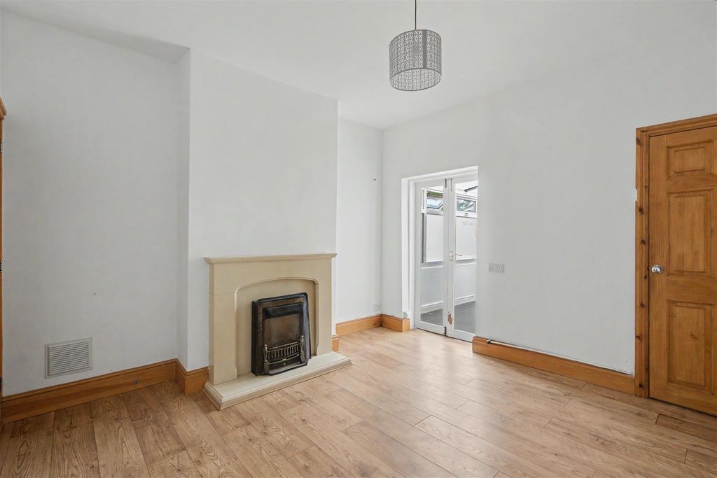 Property photo 3 of 19 Dining Room