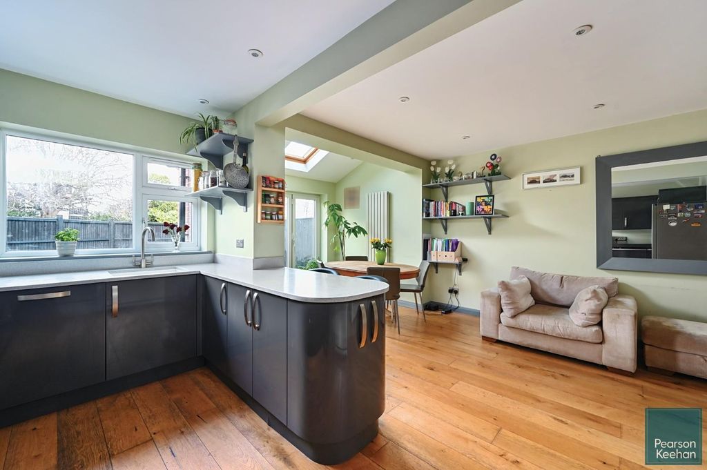 Property photo 2 of 31 House 2, 125 New Church Road, Bn3 (28).Jpg