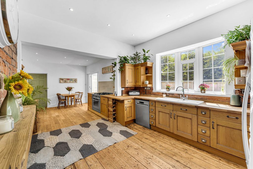 Property photo 3 of 47