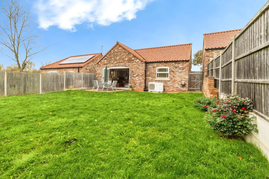 Property photo 2 of 17 2025-11-07-2Fledglingclose020