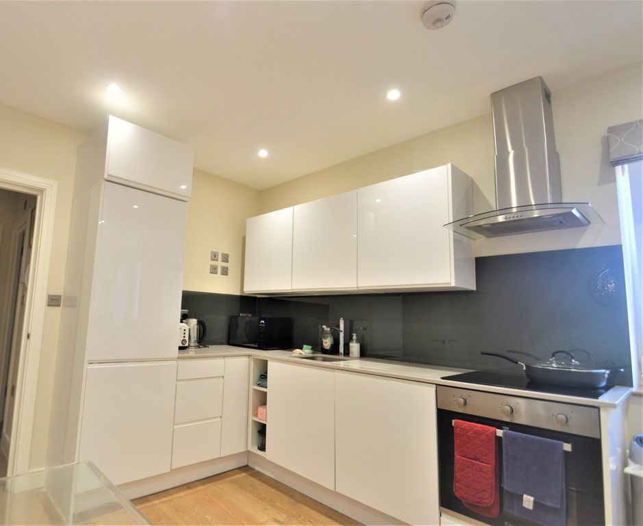 Property photo 3 of 6 Kitchen