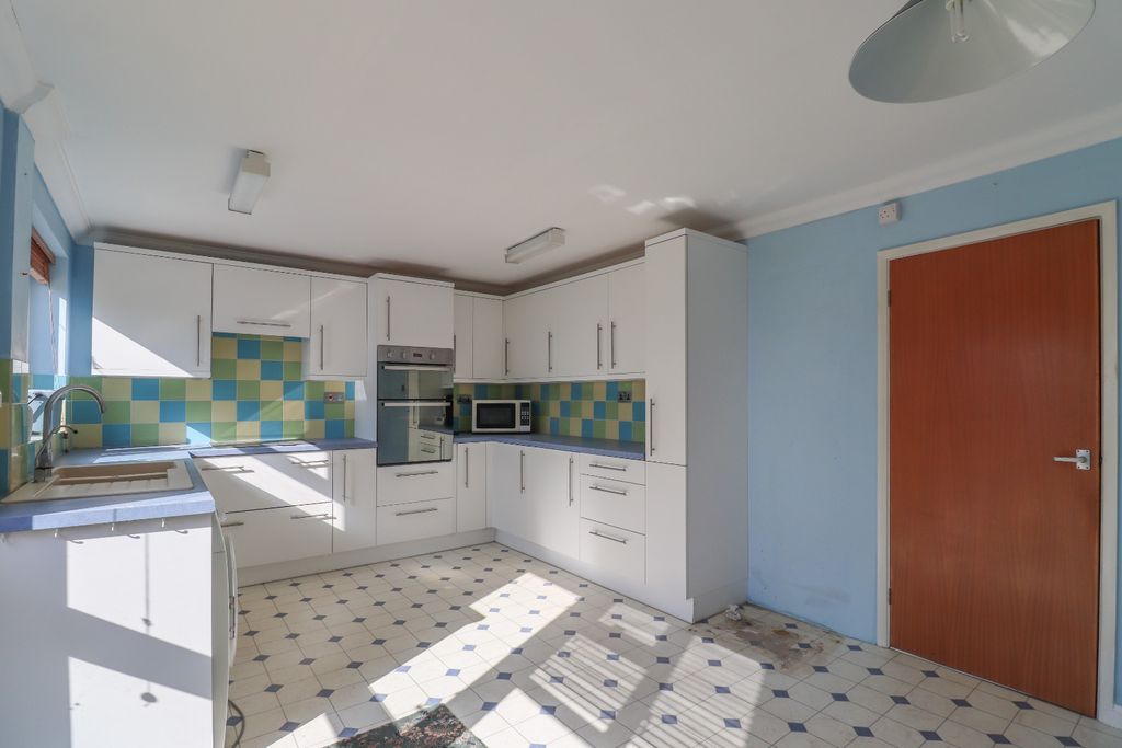 Property photo 3 of 21 4635414