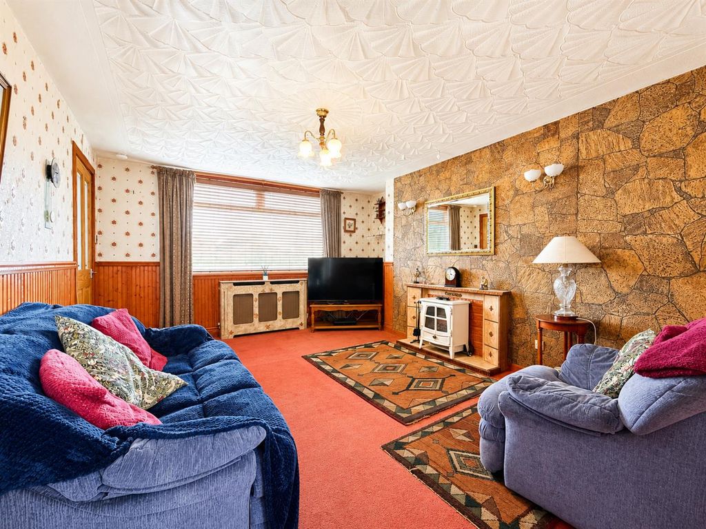 Property photo 2 of 13 Lounge