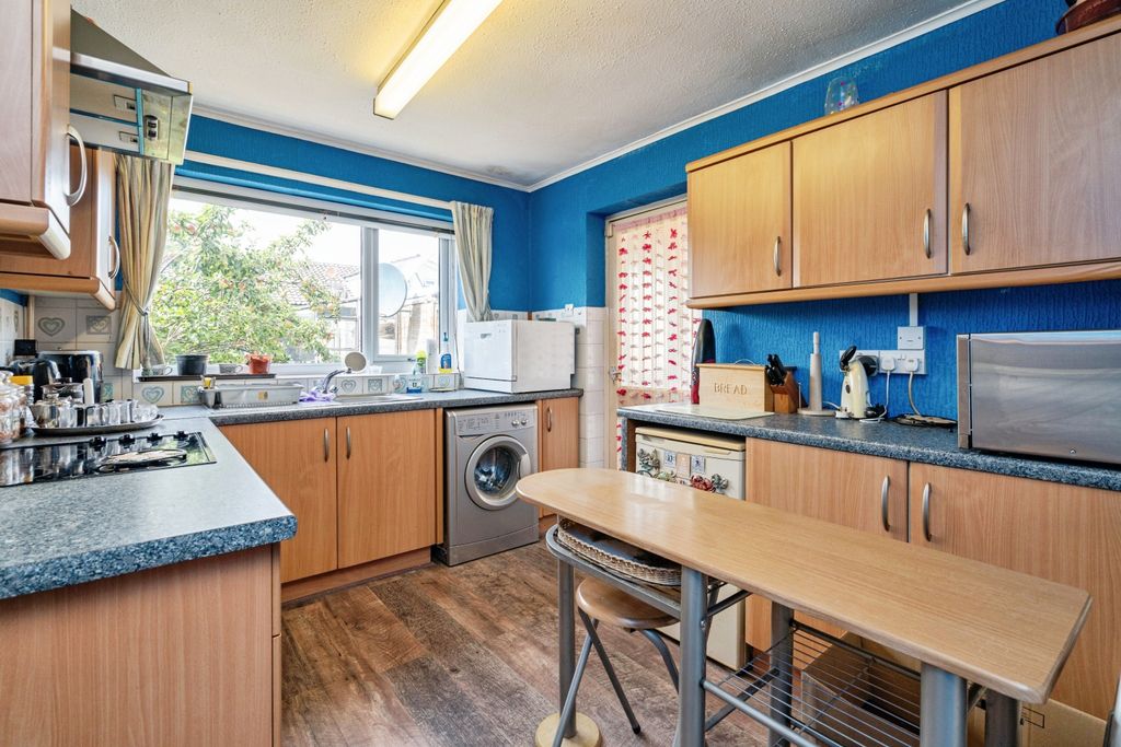 Property photo 2 of 16 Kitchen