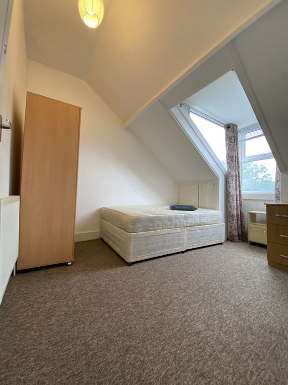 Property photo 2 of 9 A Cozy Single Bedroom Featuring A Comfortable Matt...