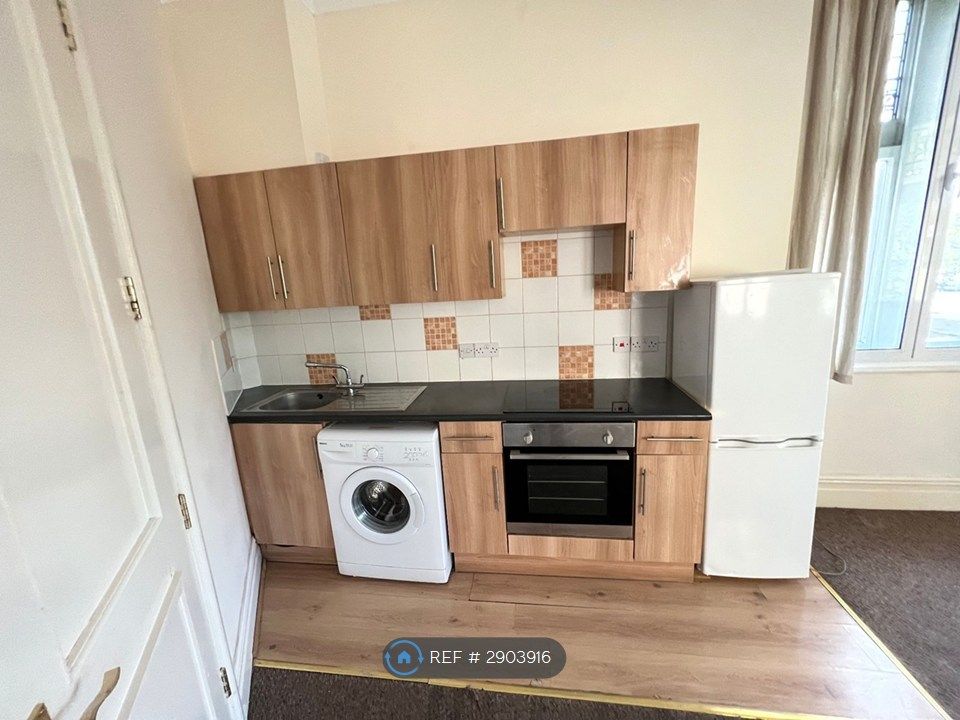 Property photo 2 of 9 Kitchen