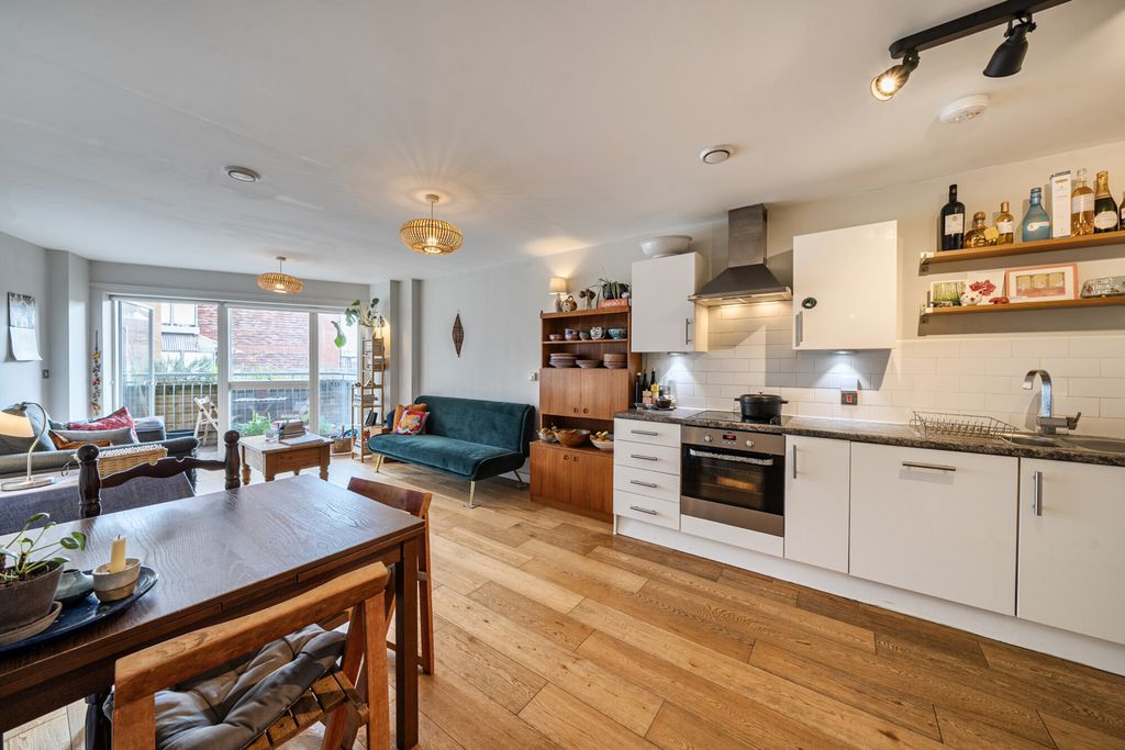 Property photo 1 of 18 1421567-6-69A6Cf8...