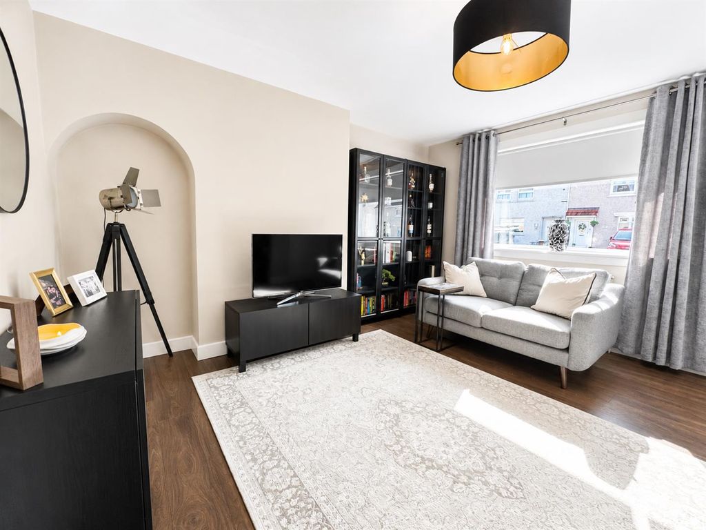 Property photo 3 of 11 Lounge