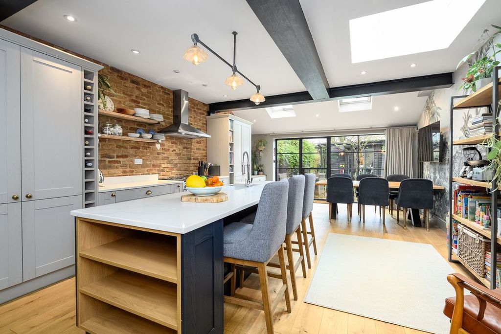 Property photo 2 of 18