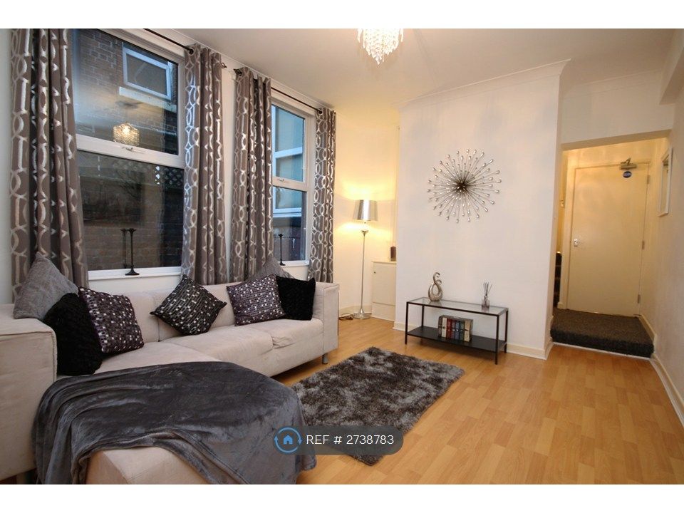 Property photo 1 of 20 Lounge