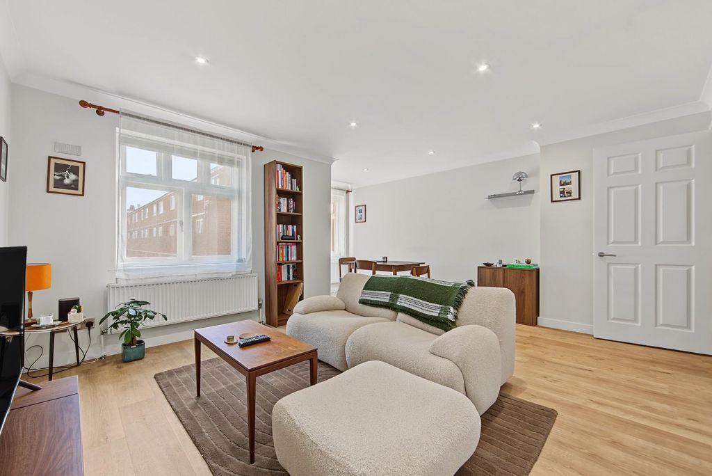 Property photo 1 of 12 Bishops Court N16-No Watermark-7.Jpg