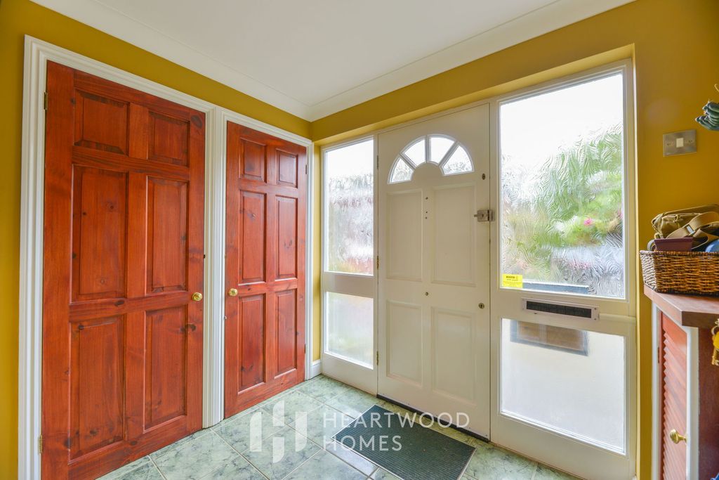 Property photo 2 of 28