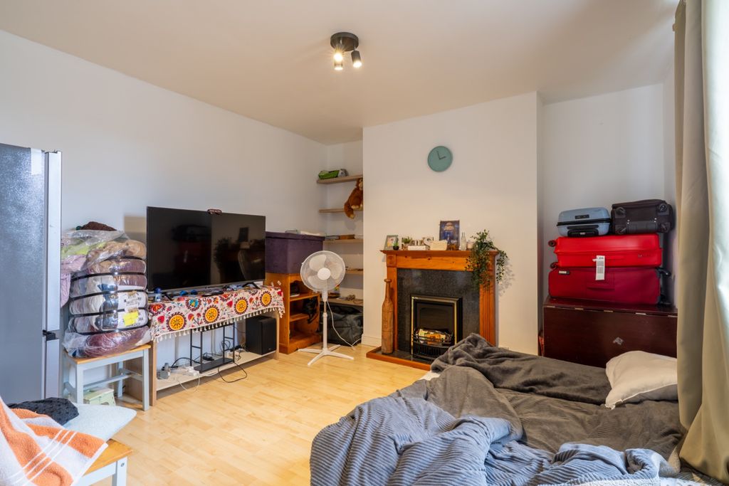 Property photo 2 of 12 4338081