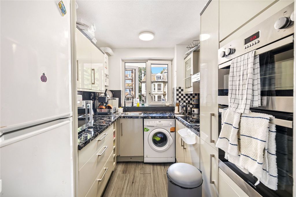 Property photo 3 of 11 Picture No. 06