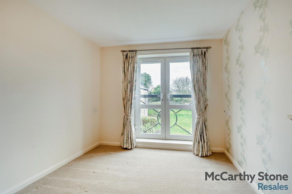 Property photo 3 of 25 8670493-Interior05-800.Jpg