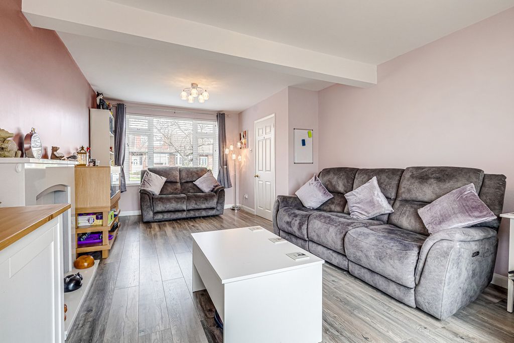 Property photo 2 of 28