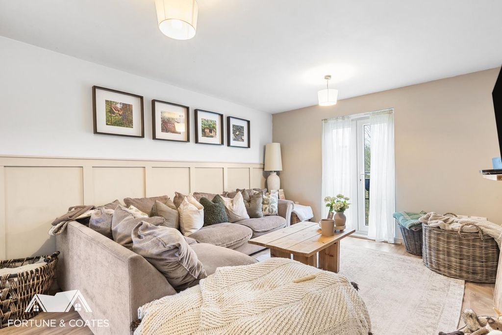 Property photo 2 of 20 Bromleyclose_9.Jpg