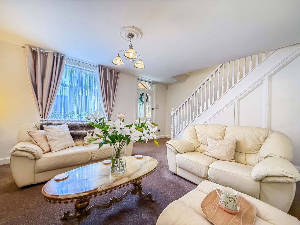 Property photo 3 of 32