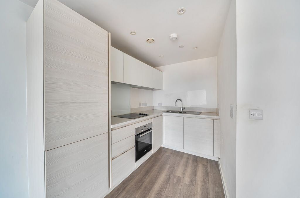 Property photo 3 of 11 1411426-16-698B10...