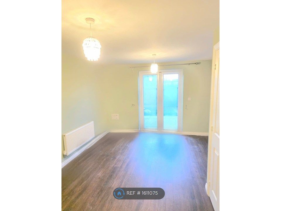 Property photo 2 of 11 Living / Dining Room