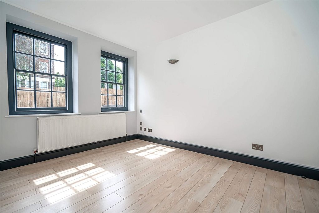 Property photo 2 of 21 Reception B