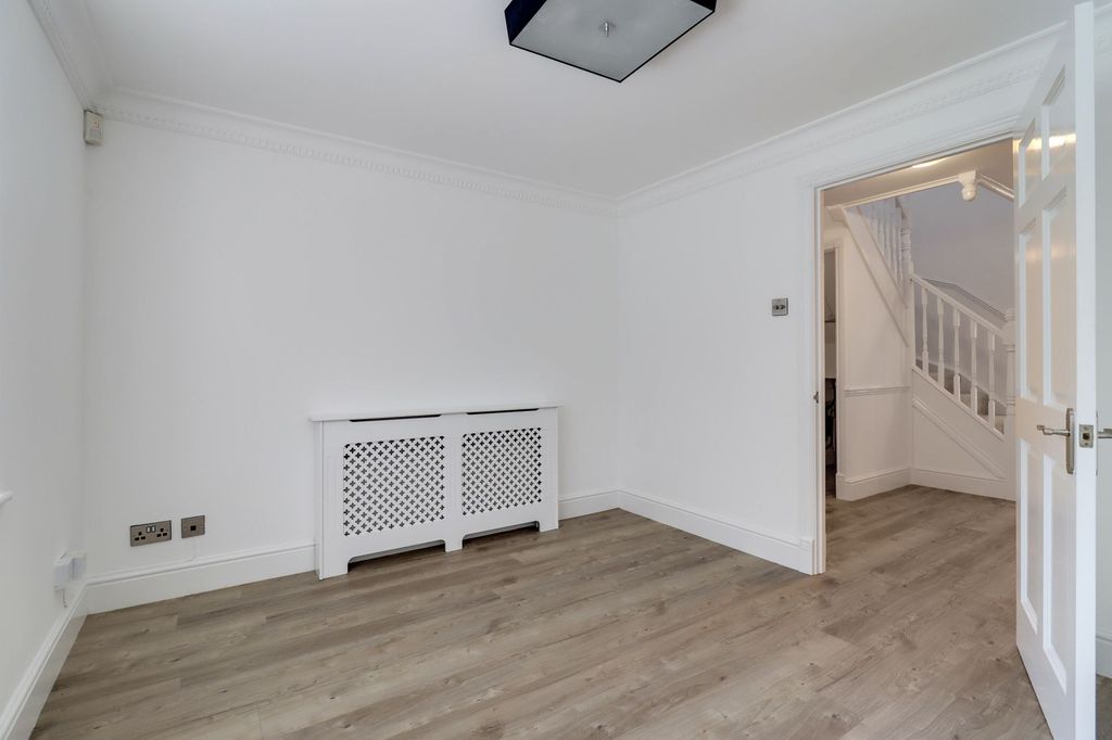 Property photo 2 of 23