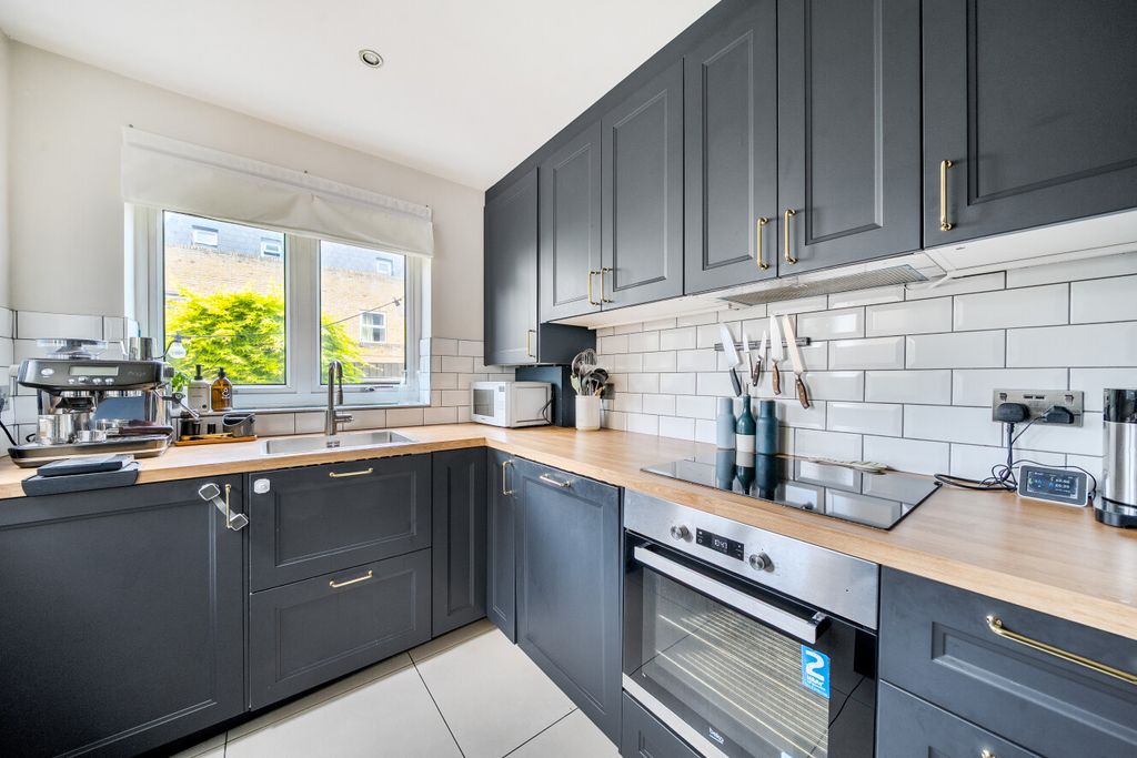 Property photo 3 of 16 1454201-9-69F9Ca9...