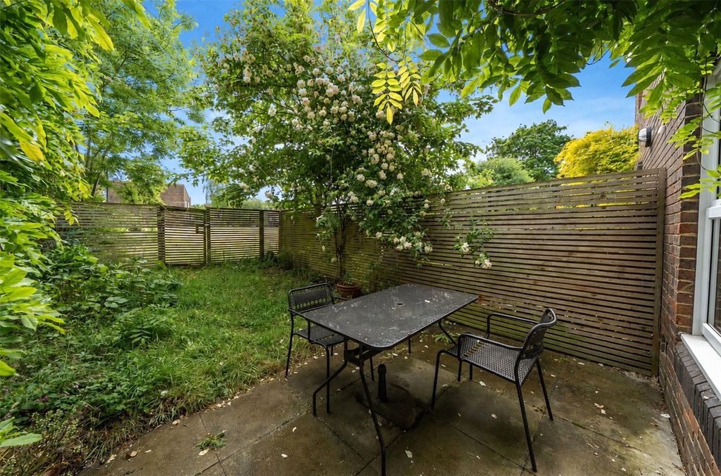 Property photo 3 of 13 Garden