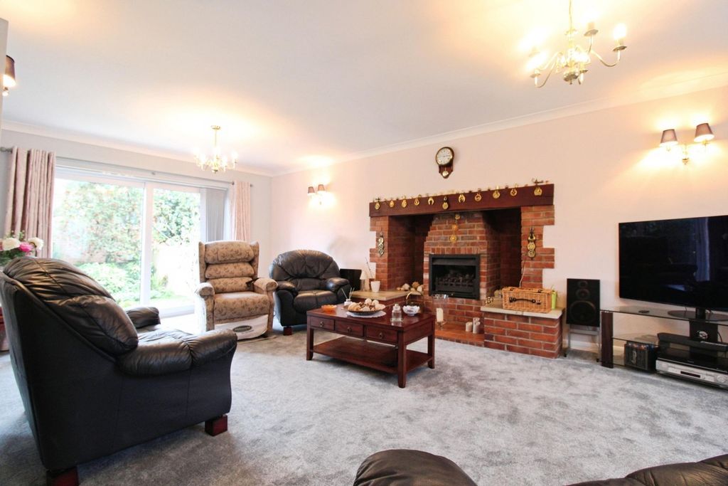 Property photo 2 of 23