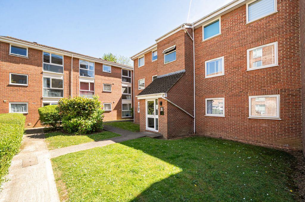 Property photo 1 of 17 1452511-1-69F1Ff4...