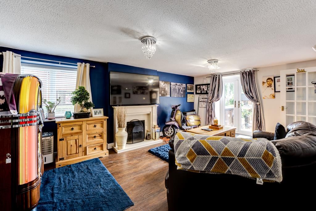 Property photo 2 of 25 5 Wold Road, Burton Latimer-11.Jpg