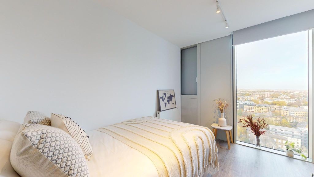 Property photo 1 of 18 Bedroom