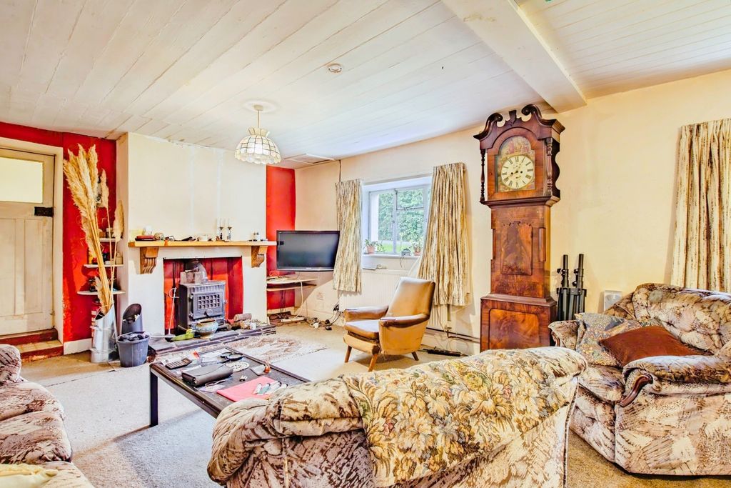 Property photo 3 of 19 Photo