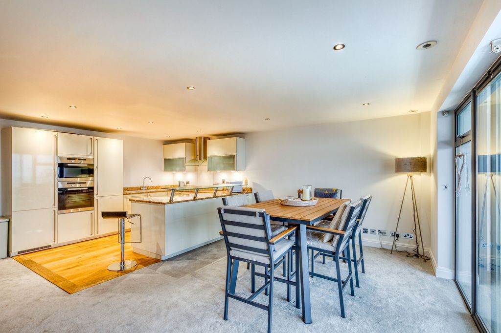 Additional image 7 of 3 bed flat for sale9 West Park Apartments, St Helier JE2