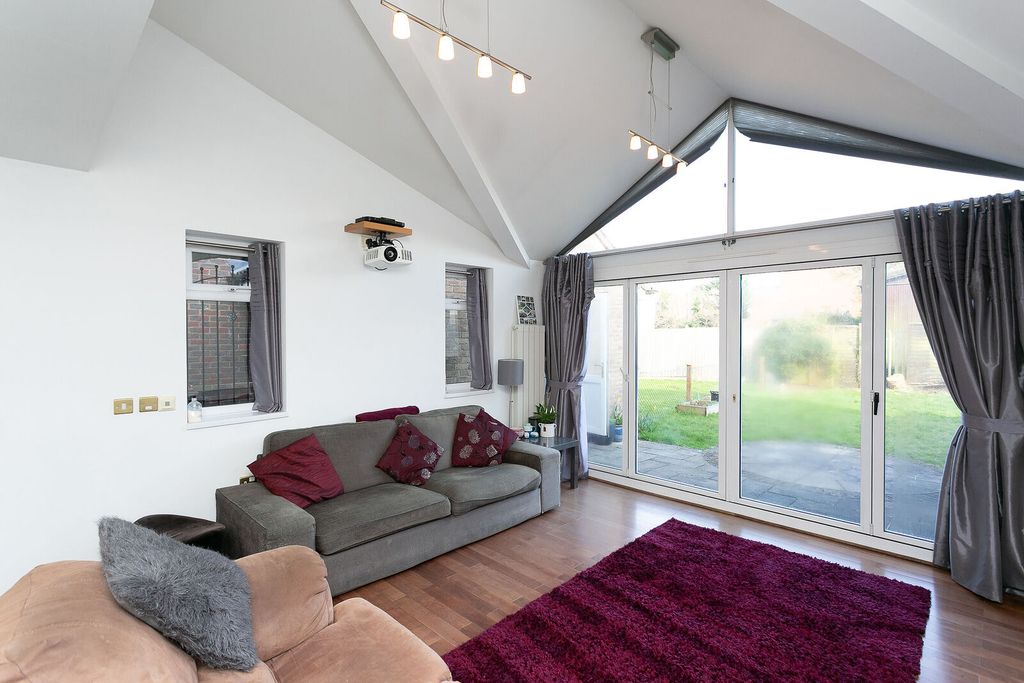 Property photo 2 of 32