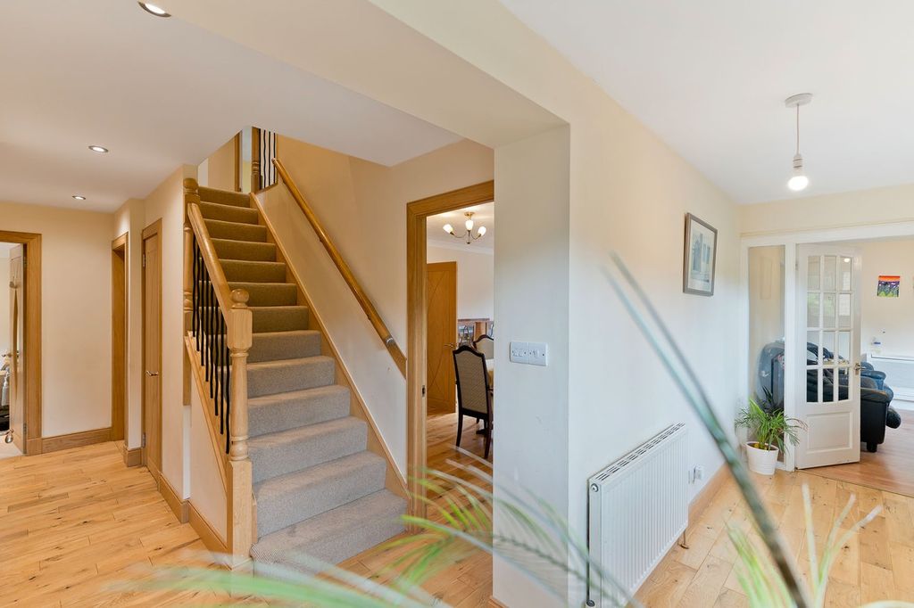 Property photo 2 of 30