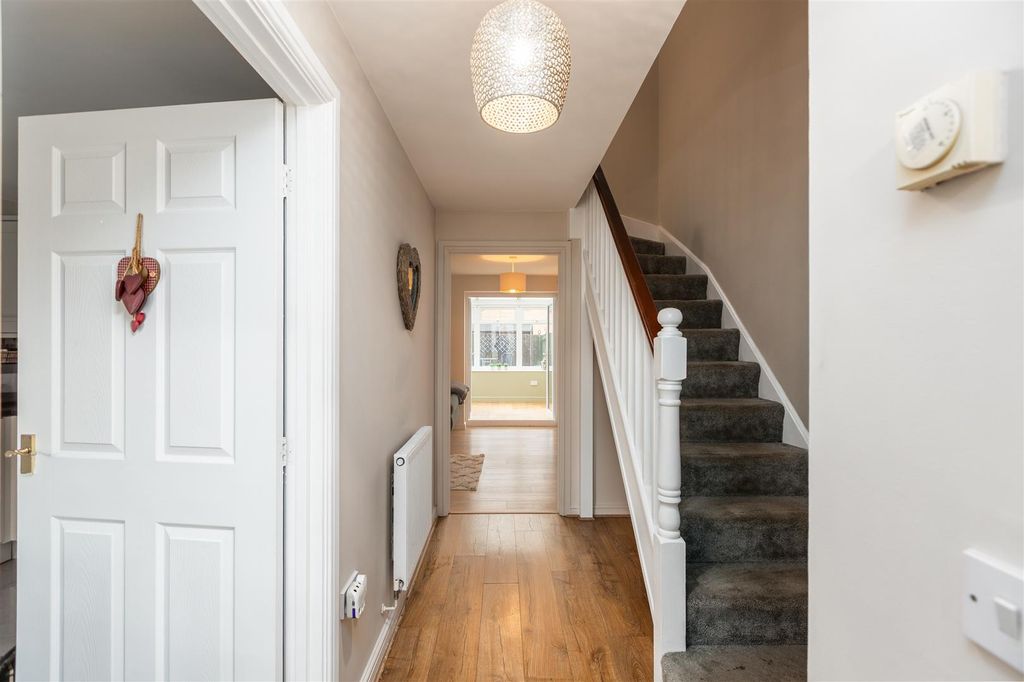 Property photo 2 of 39