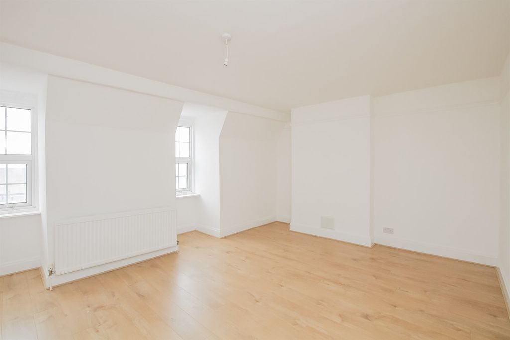 Property photo 1 of 6 (Main)