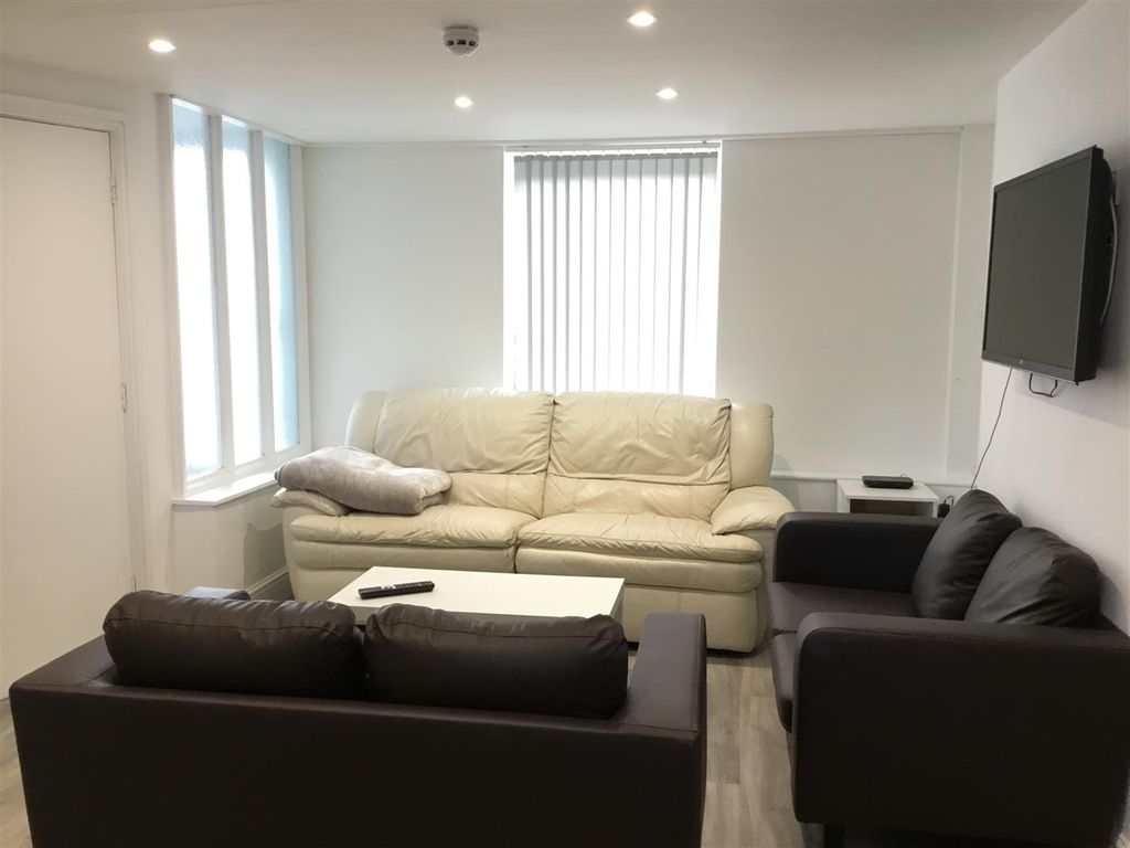 Property photo 1 of 15 41 Broad St New Sitt A.Jpg