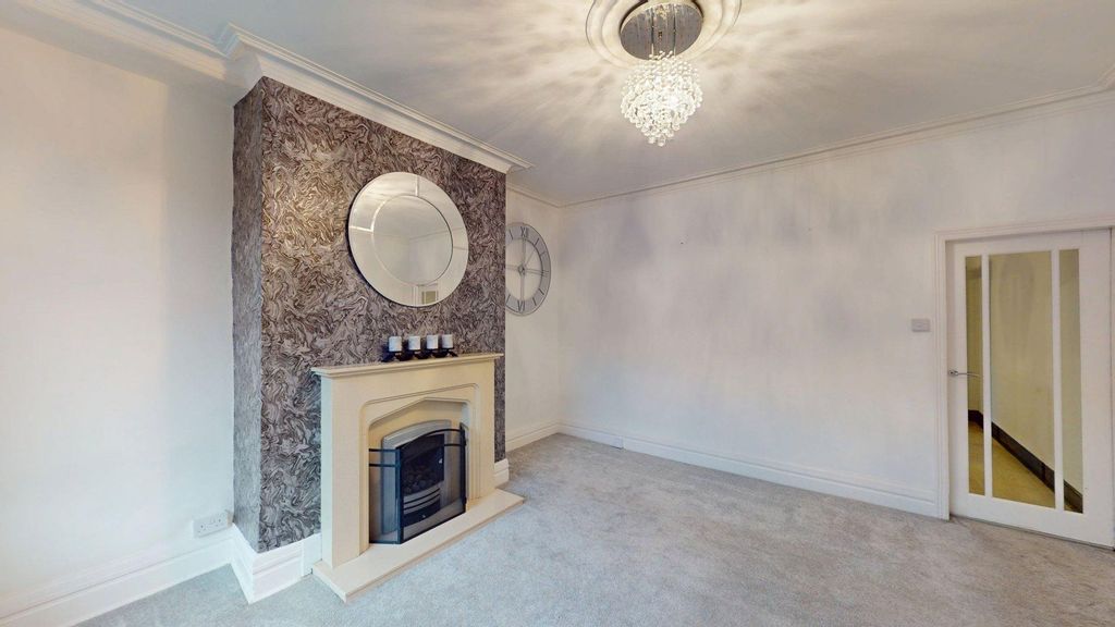 Property photo 3 of 15 Lounge