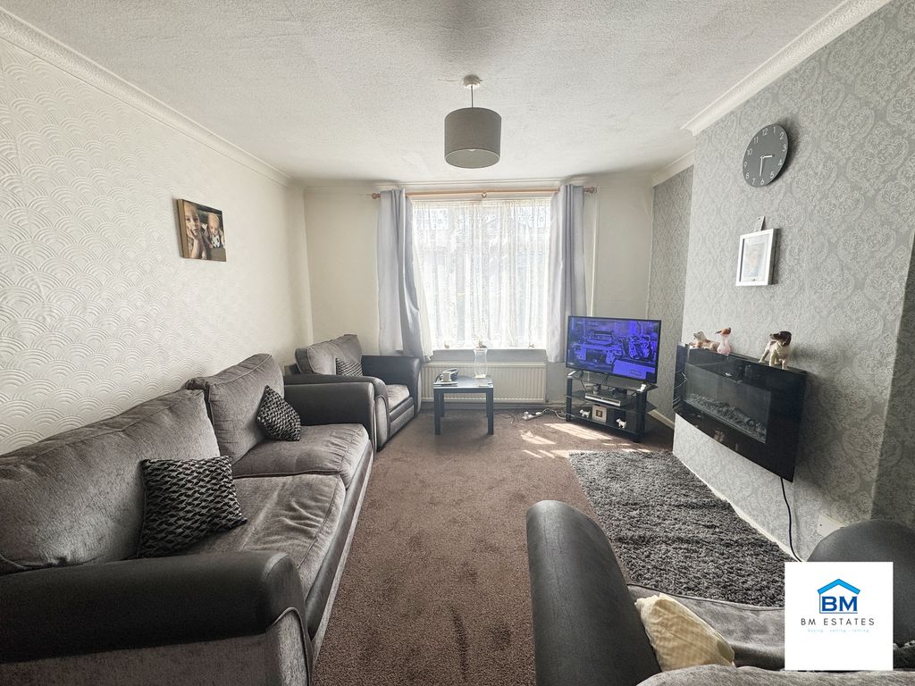 Property photo 2 of 8 Lounge