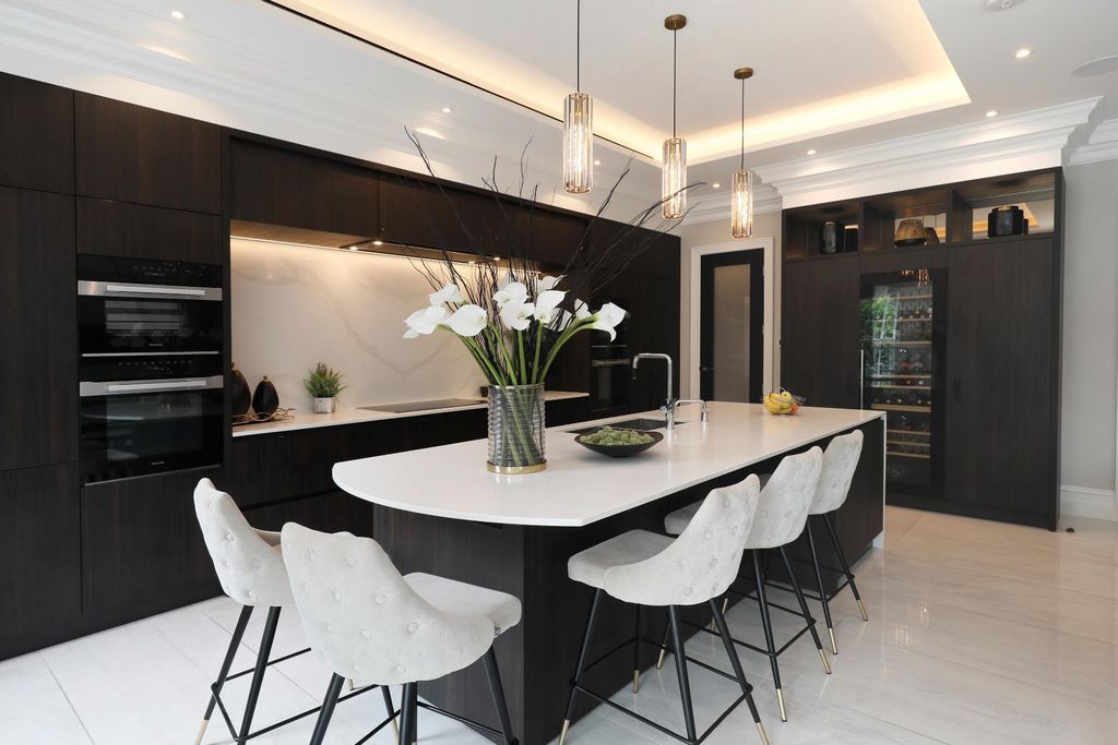 Property photo 3 of 18 Image