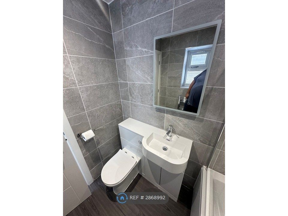 Property photo 2 of 15 Bathroom