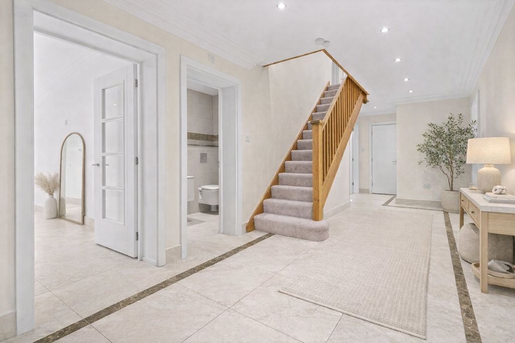 Property photo 2 of 23 Picture No. 95