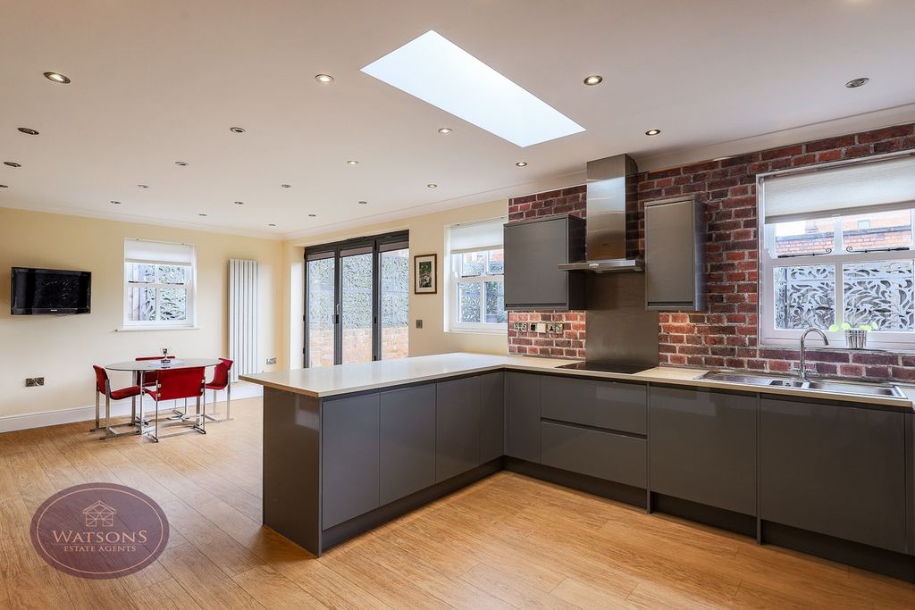 Property photo 3 of 30